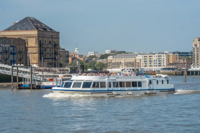 Thames River boat tour
