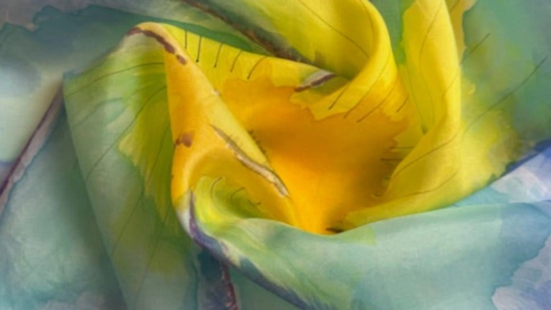 The Scarf Trick That Makes Any Basic Outfit Look Thoughtful