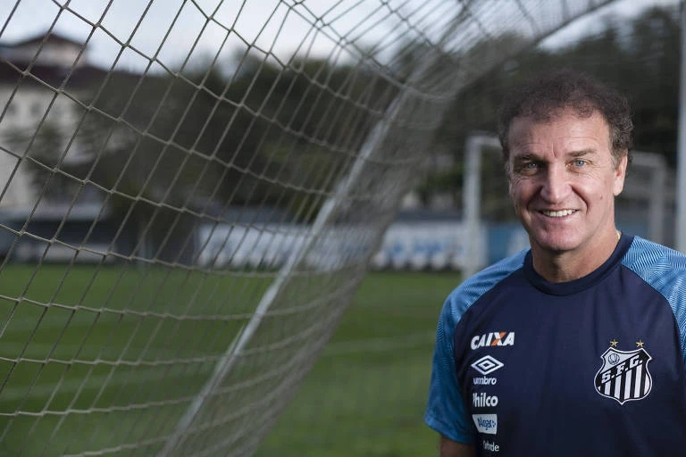 Santos anuncia retorno de Cuca, que deve reestrear contra o Red Bull