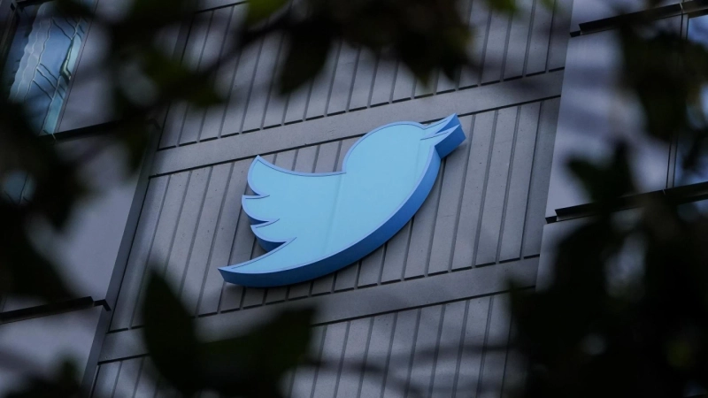 As $44B deal deadline looms Musk lugs sink into Twitter HQ