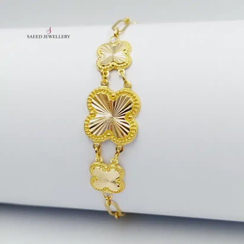 How to Choose the Perfect Gold Necklace Chain for Women?