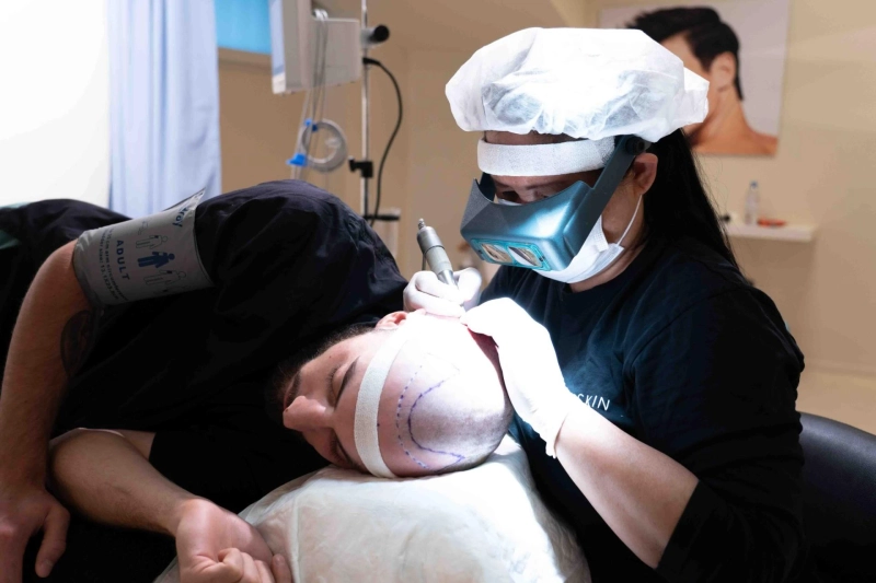 Dubai's Leading FUE Hair Transplantation Clinic: An In-Depth Look