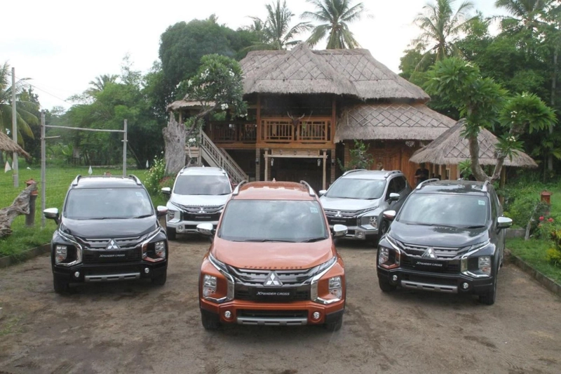 Souvenirs from the Minister of Industry from Japan, Mitsubishi and Suzuki are ready to produce hybri