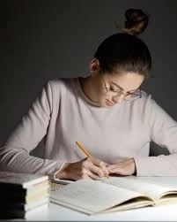 10 Secrets to Finding the Best Professional Book Writing Agency
