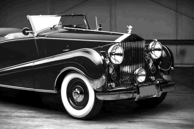 What should clients consider when hiring a private chauffeur or choosing to hire a personal chauffeur for safe, reliable travel?