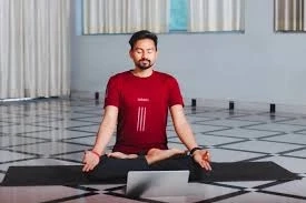 Top Benefits of Learning from Yoga Instructors Online