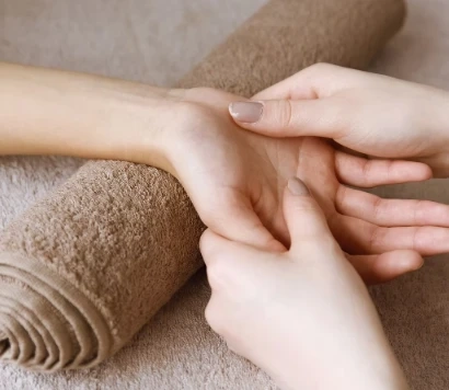 A Complete Relaxation Journey with Four Hand Massage Adelaide and an Adelaide Massage Therapist