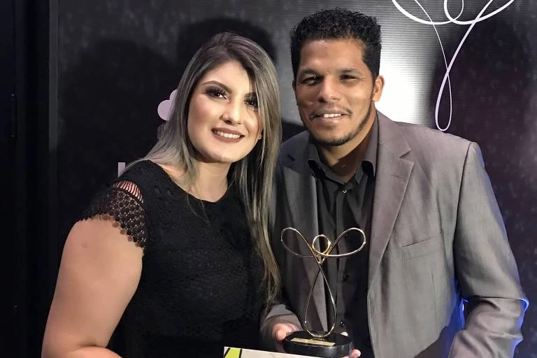 Pandemia faz casal de atletas treinar junto em lua de mel de 4 meses