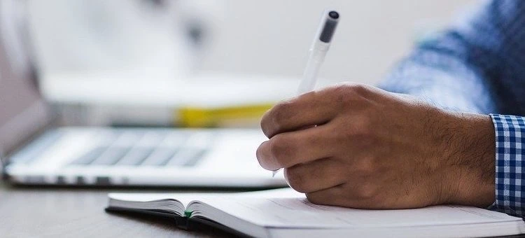 The Role of Feedback in Online Learning