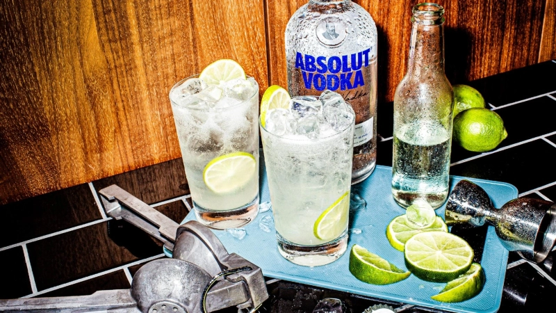 How to Make a Vodka and Cola Cocktail