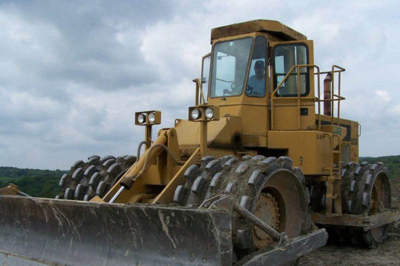 Top Benefits of Earthmoving Equipment Rentals for Contractors
