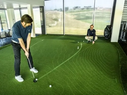 How Indoor Golf Simulators Improve Your Swing Year-Round