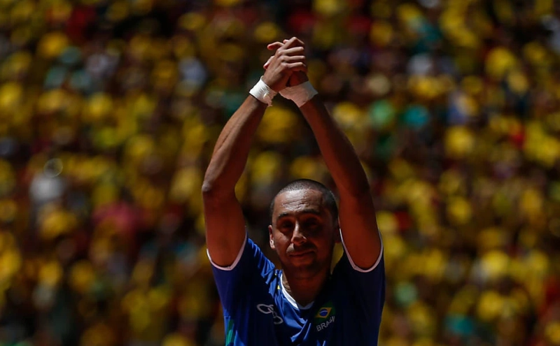 Bicampeão olímpico, Serginho anuncia aposentadoria do vôlei aos 44