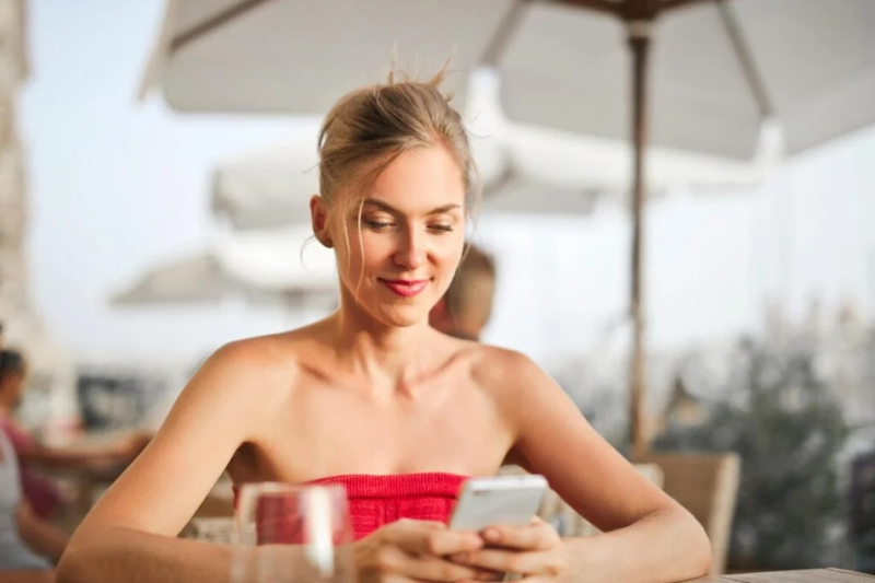 Sunshine, Shopping Sprees, and Smart Strategies: Influencers and Affiliate Programs Rake