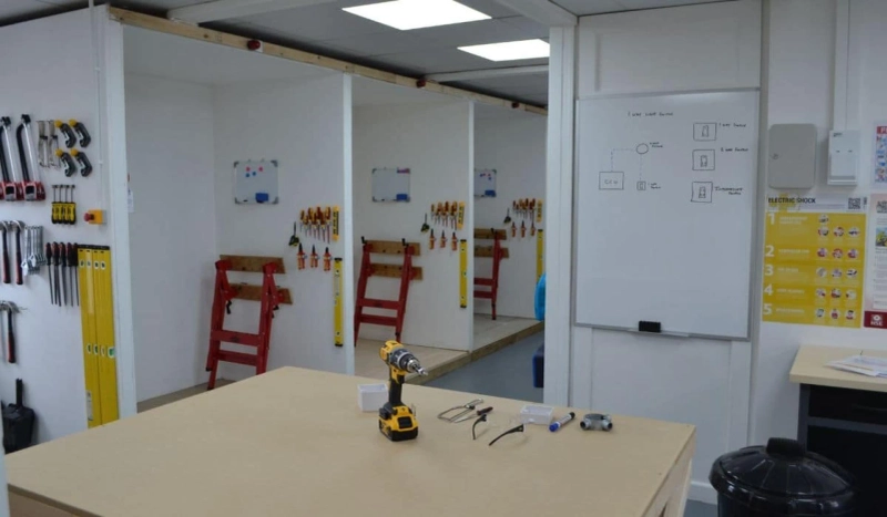  4 Key Factors to Consider When Choosing an Electrical Training Course