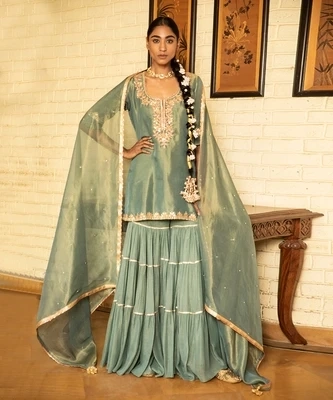 From Traditional to Trendy: Eid Outfit Inspiration for the Modern Woman