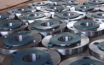 Proceso de fabricación de bridas de acero aleado F5: forjado, tratamiento térmico y mecanizado