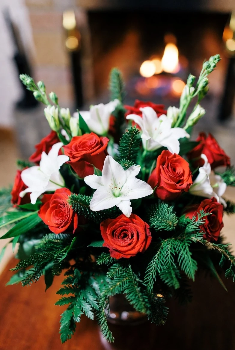 Draft: My Post TThe Truth About Budget vs Luxury Christmas Flowersitle