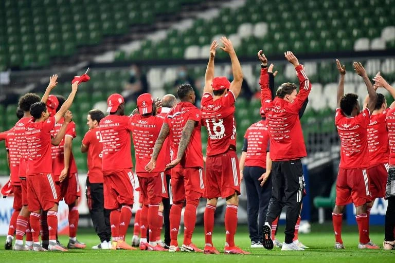 Bayern é campeão alemão pela 8ª vez consecutiva e festeja sem torcida