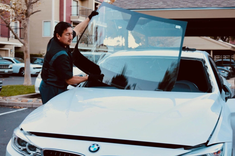 The Benefits of Professional Auto Glass Repair Technicians