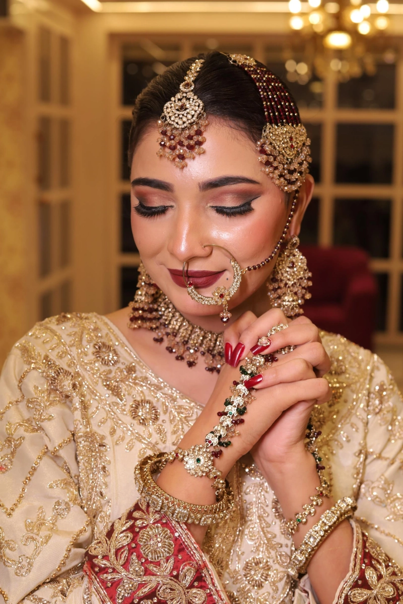 Best Bridal Makeup Artist in Lucknow for Weddings, Engagements, and Receptions