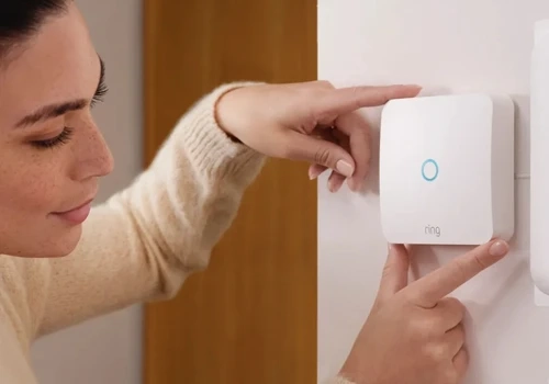 Expert Advice – When to Call Experts for Intercom Repair Dubai