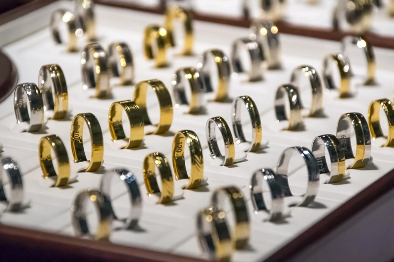 How to Choose Lighting for Jewelry Display