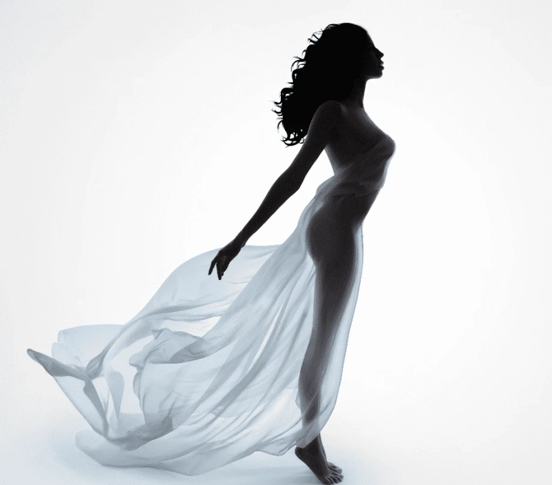 Boudoir Photography Studio Essentials: Perfecting Your Shots with Retouching