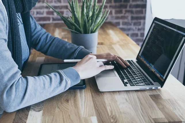 How long should you ideally use electronics like laptops before replacing them in UAE?