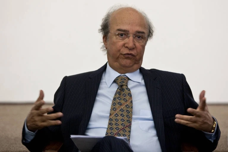 Há relações entre o spray da barreira, a Fifa e a Lava Jato