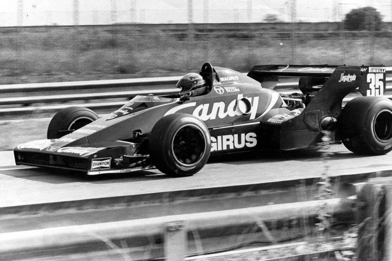 Há 35 anos, Ayrton Senna comemorava primeira vitória na F-1
