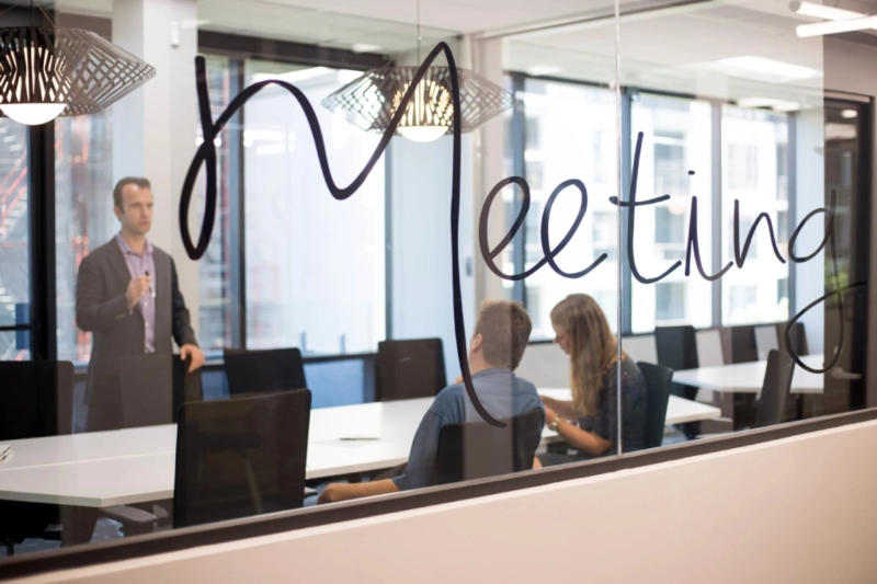 How Hybrid Workplace Solutions are Reshaping Work-Life Balance