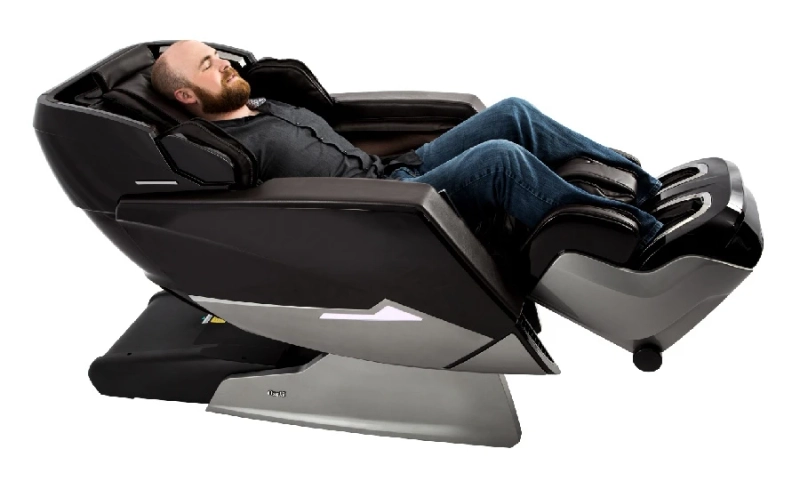 What precautions should heart patients take before using a massage chair?