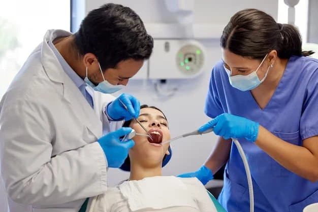 How a Dentist in Beverly Hills Enhances Oral and Cosmetic Health