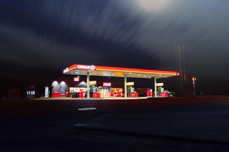 Safety at the Pumps: Tips for Teen Drivers - EyezUP