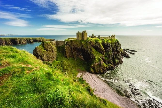 Dive into Comfort: Top Hotels with Pools in Aberdeen