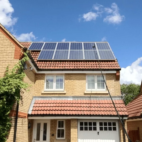 The Dos and Don’ts of Solar Panel Cleaning: A Guide to Maximizing Efficiency