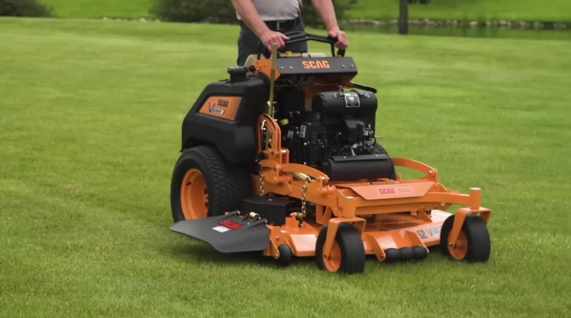 Commercial Lawn Mowing: Expert Services for a Pristine Business Landscape 🌿