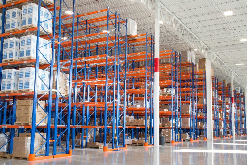 Maximize Space with Selective Pallet Racks