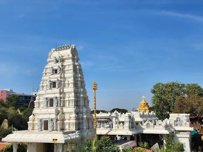 Discovering the Divine: A Visit to the Sri Radha Krishna Temple in Hyderabad and the Blessings of Swayambhu Sri Lakshmi Narasimha Swami