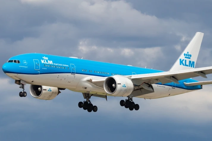Puedo cambiar mi nombre en los vuelos de KLM?