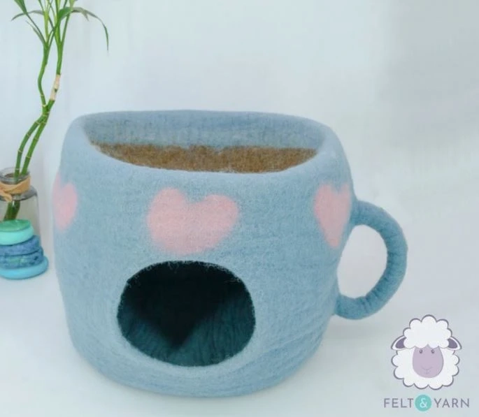 Handmade Wool Felt Pet Products: Natural Comfort for Cats & Dogs