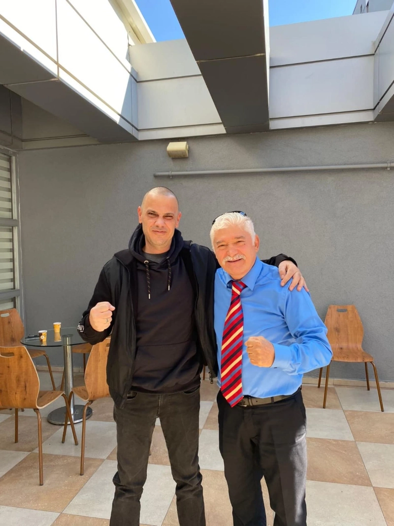 Türkiye Boks Federasyonu Merkez Hakem Kurulu'nun en kidemli hakemi Ibrahim Avcioğlu'ndan yakın dostu lbrahim Murat Gündüz'e büyük jest