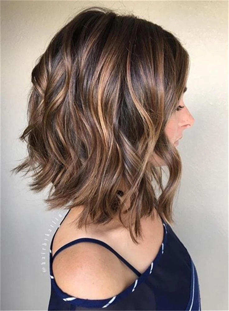 Waves of Glamour: The Enchanting Appeal of Wavy Wigs