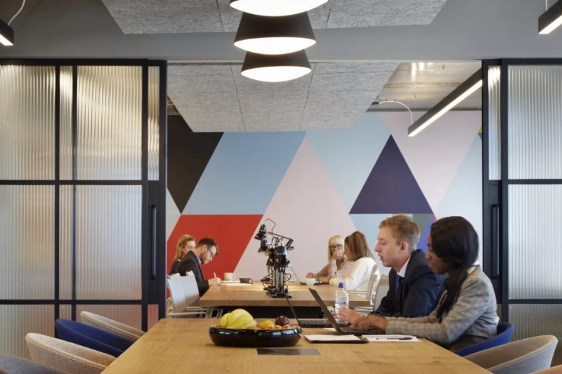 Advantages of Hot Desking & Flexible Workspaces - Let Ready