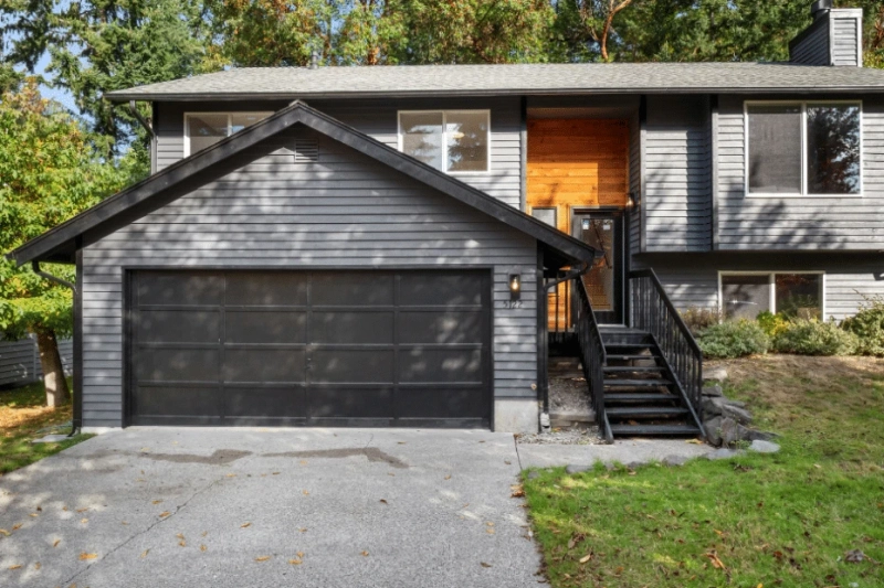 Choosing The Right Garage Door For Your Home