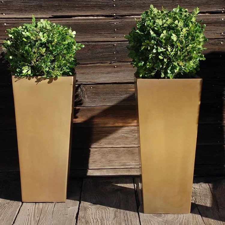 Stylish And Durable Outdoor Wholesale Planters For Your Business Landscape