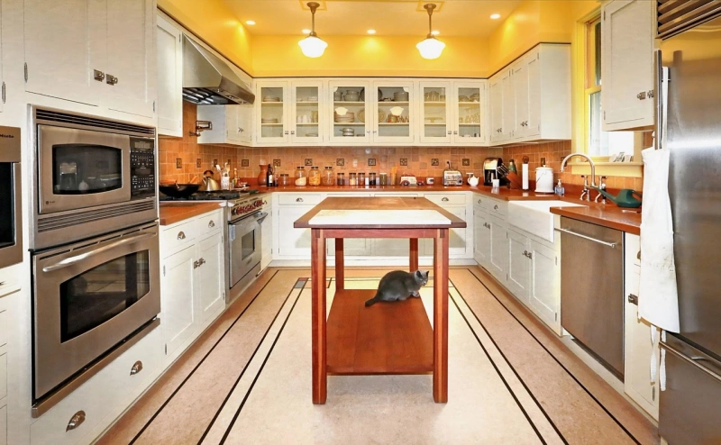 What Are the Pros and Cons of an Island in Your Kitchen Remodel?