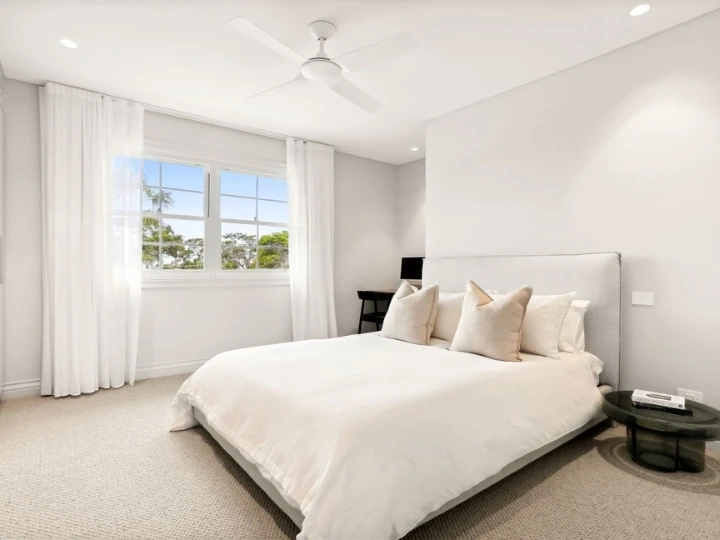 How Aluminium Double Hung Windows Suit Bedrooms and Living Rooms