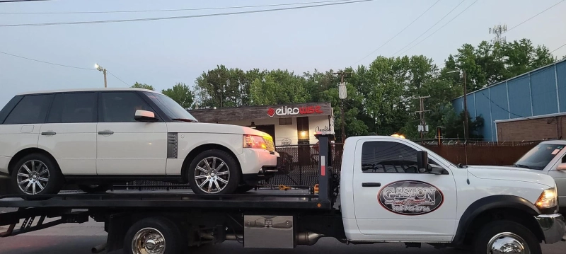 How 24-Hour Tow Service Professionals Manage Roadside Emergencies at Any Hour